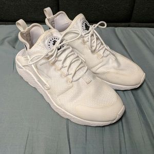 Nike Huaraches white